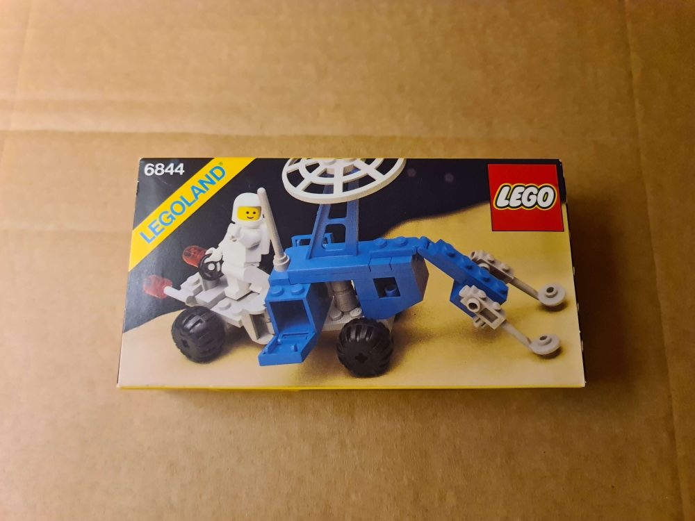 Sett 6844 fra Lego Classic Space serien.
Nytt og forseglet.
Meget pen eske i forhold til alder.
