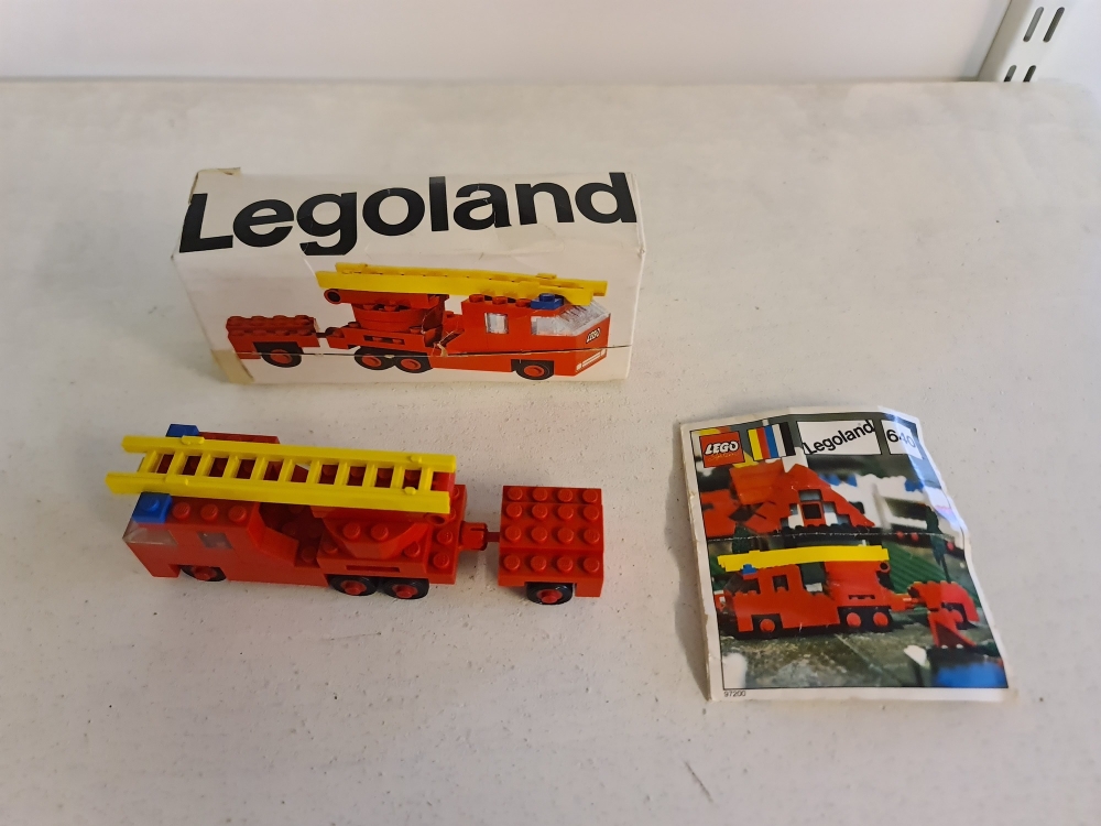 Sett 640 fra Lego Legoland serien.
Fint sett.
Komplett med manual og eske.