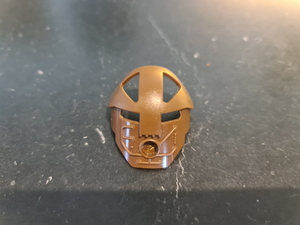 Maske fra Bionicle.
Meget sjelden i denne fargen. 
Strøken maske.