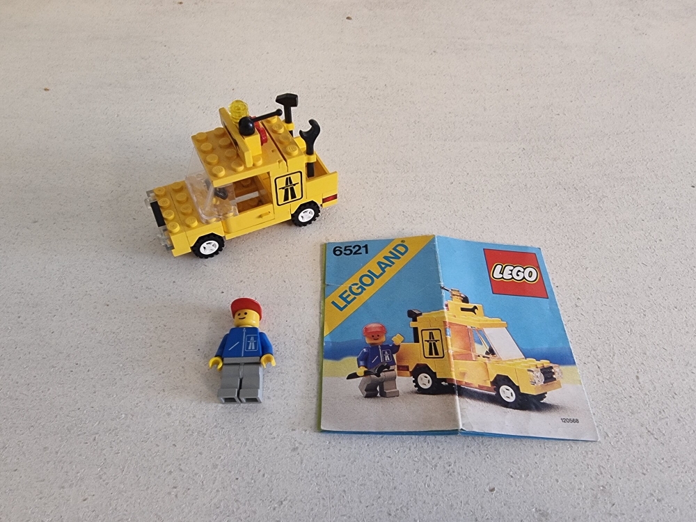 Sett 5621 fra Lego Classic Town serien.
Noe bruksmerker etter lek.
Komplett med manual.