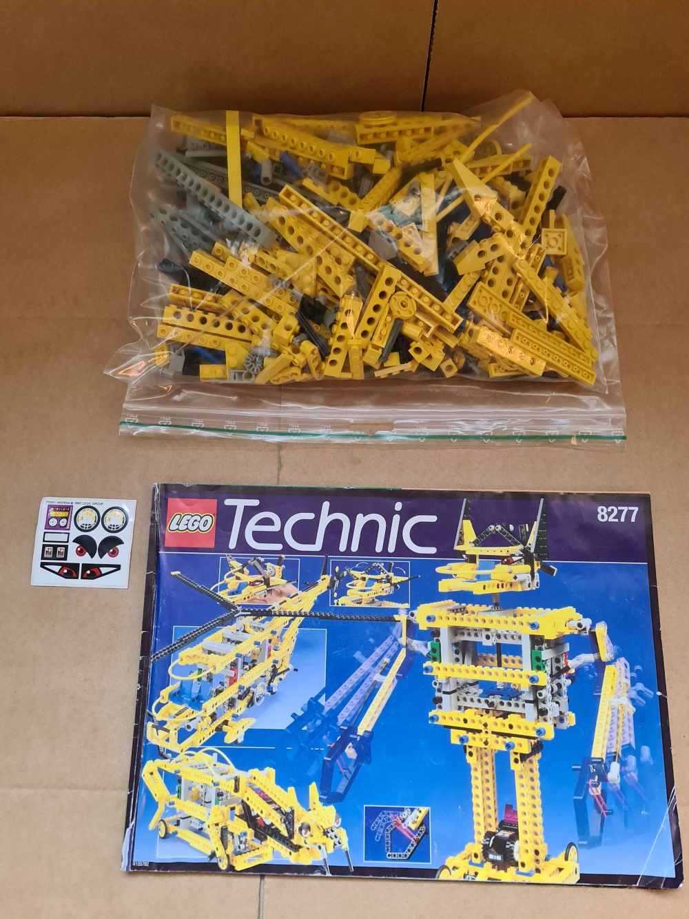 Sett 8277 fra Lego Technic serien.
Meget pent.
Komplett med manual.
Ubrukte klistremerker men ett lite merke har forsvunnet.
