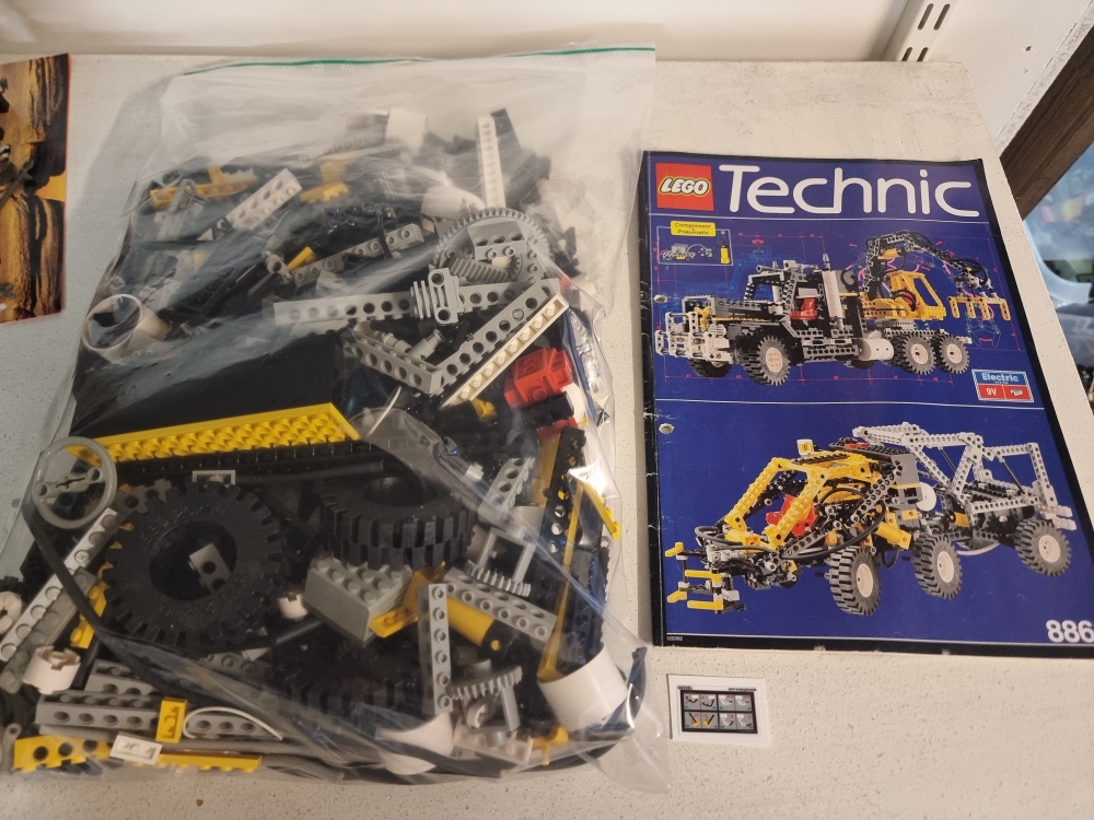 Sett 8868 fra Lego Technic serien
Nydelig sett. Ingen misfarging.
Komplett med manual.
