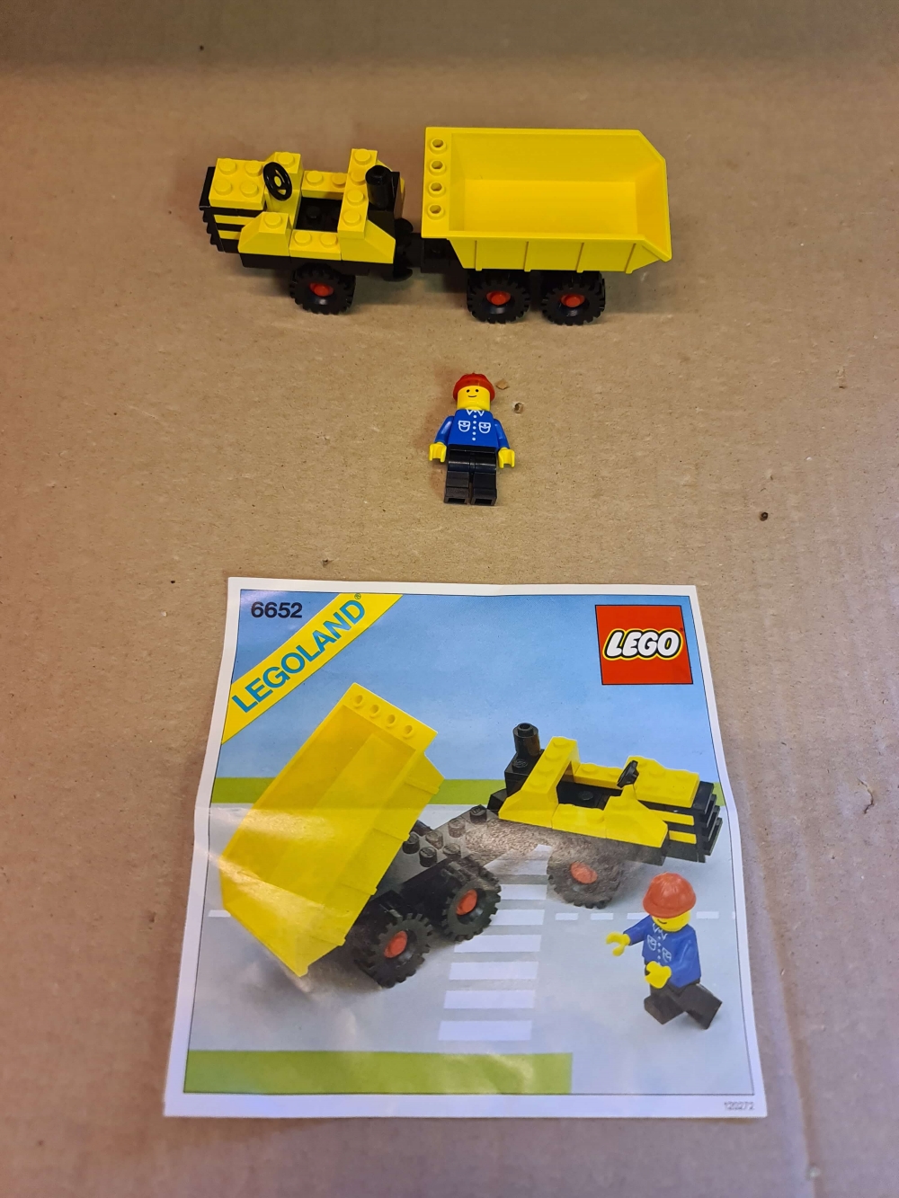 Sett 6652 fra Lego Classic Town serien.

Bortimot mint tilstand. 
Komplett med manual.
