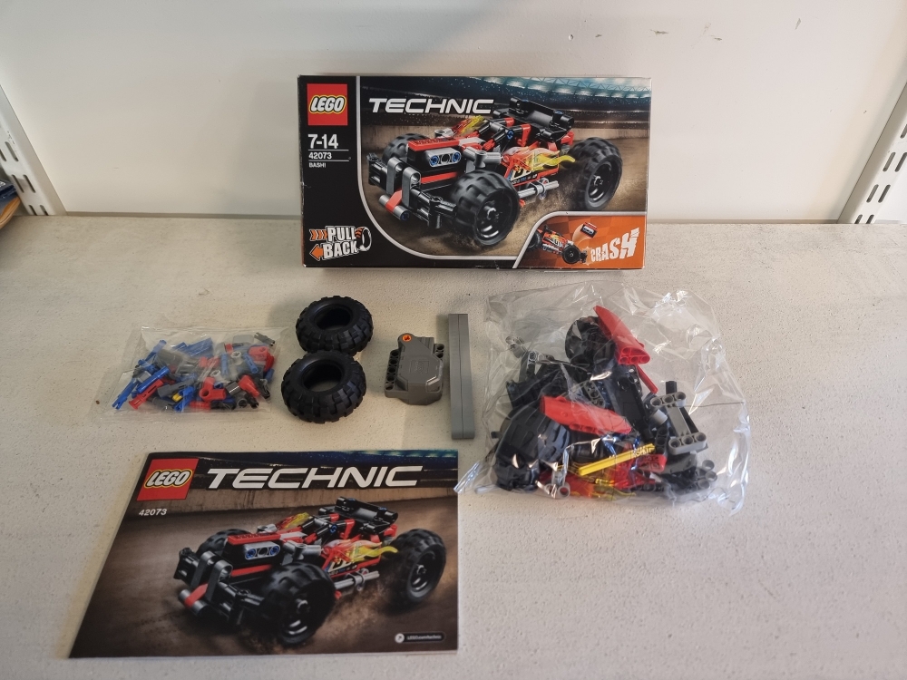 Sett 42073 fra Lego Technic serien
Esken er åpnet men sette er nytt.
Komplett med manual og eske. Følger med ubrukte klistremerker.