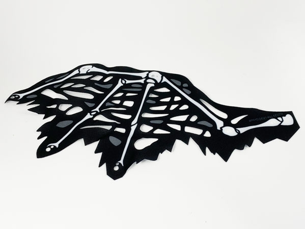 Cloth Wing Dragon Left, Tattered with Bones, Black Skin, and Dark Bluish Gray Spots Pattern
I god stand.