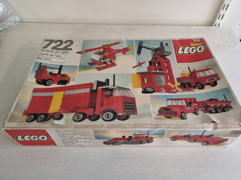 Sett 722-1 fra Lego Universal Building Set : Basic Set serien.
Veldig fine brikker til å være 45 år
Komplett med manual og eske.