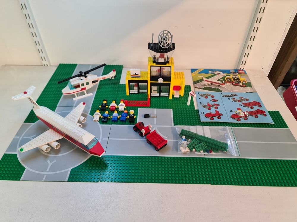 Sett 6392 fra Lego Classic Town serien.
Meget pent.
Komplett med manual og alle klistremerker.