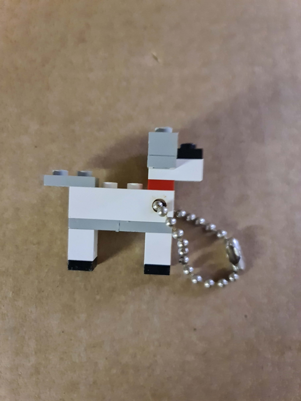 Dog Key Chain, Composed of Bricks - Bead Chain Type
Lego sin første nøkkelring! Meget sjelden. i god stand i forhold til alder.
100% original.
