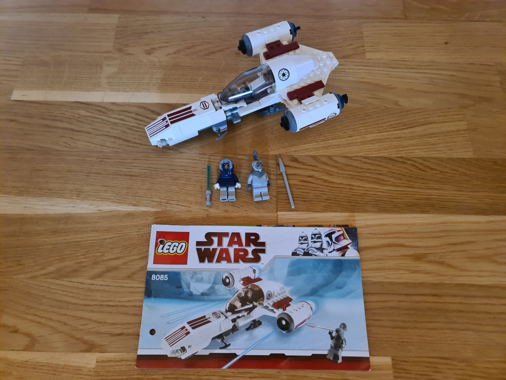 Sett 8085 fra Lego Star Wars: The Clone Wars serien.

Pent sett.
Komplett med manual.
