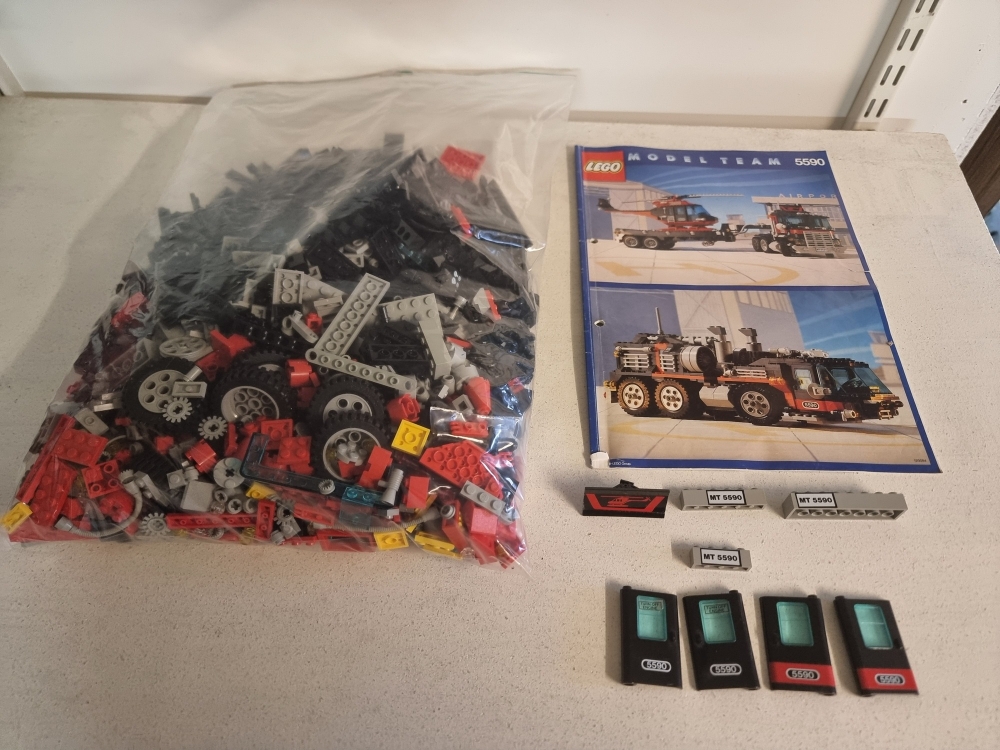 Sett 5590 fra Lego Model Team serien.
Meget pent. Nesten ikke bruksmerker.
Komplett med manual og alle klistremerker.