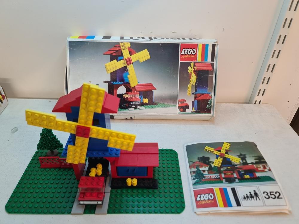 Sett 352 fra Lego Legoland serien.
Pent sett.
Komplett med manual og eske.