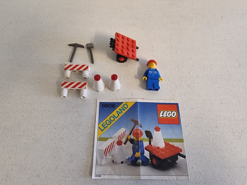 Sett 6606 fra Lego Classic Town serien.
Pent sett. 
Komplett med manual