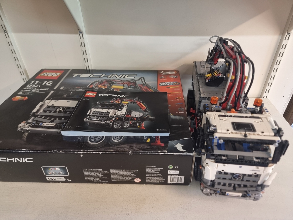 Sett 42043 fra Lego Technic serien.
Som nytt.
Komplett med manual og eske.