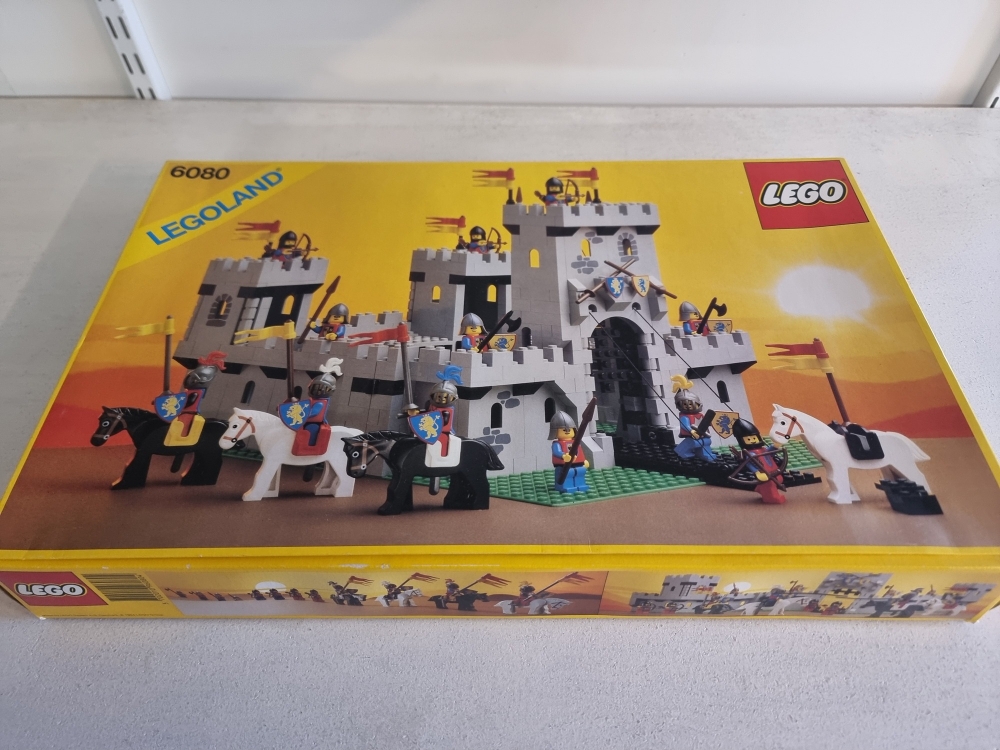Sett 6080 fra Lego Castle serien.
Meget pent sett. Perfekte figurer.
Komplett med manual og eske.