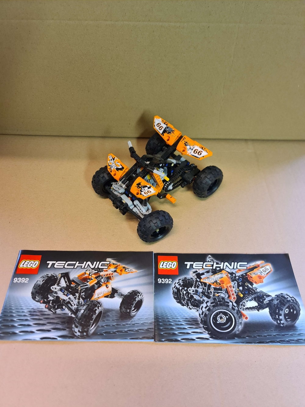 Sett 9392 fra Lego Technic serien.
Meget pent.
Komplett med manualer og alle deler som trengs for alle modeller.