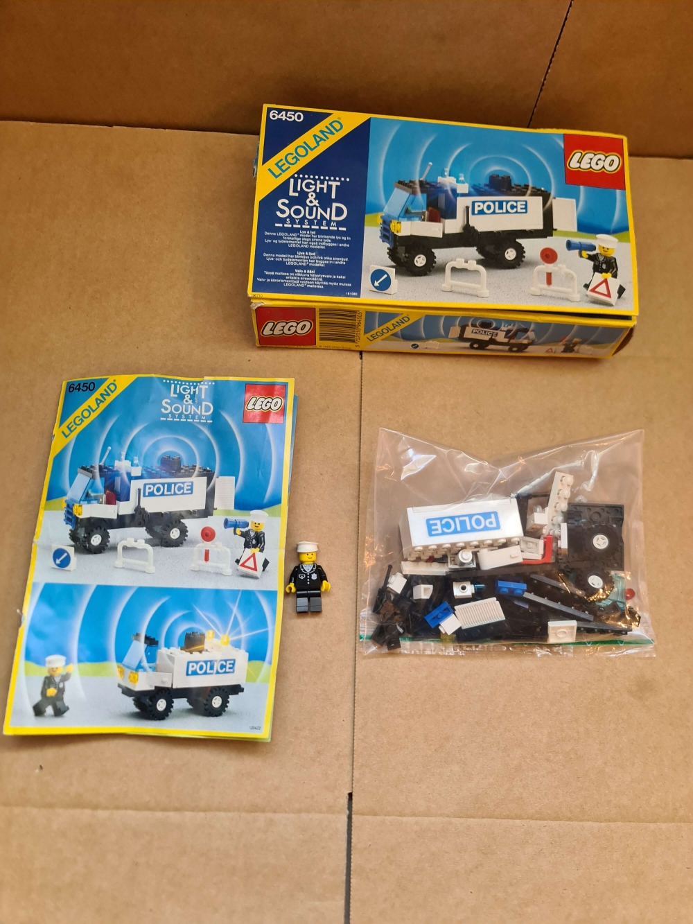 Sett 6450 fra Lego Classic Town : Sound & Light serien.
Komplett og flott sett med manual og dårlig eske.