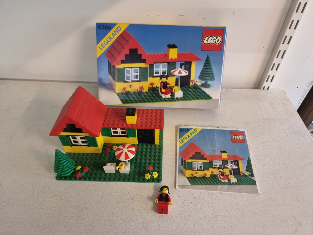 Sett 6365 fra Lego Classic Town serien.
Komplett med manual og pen eske. 

