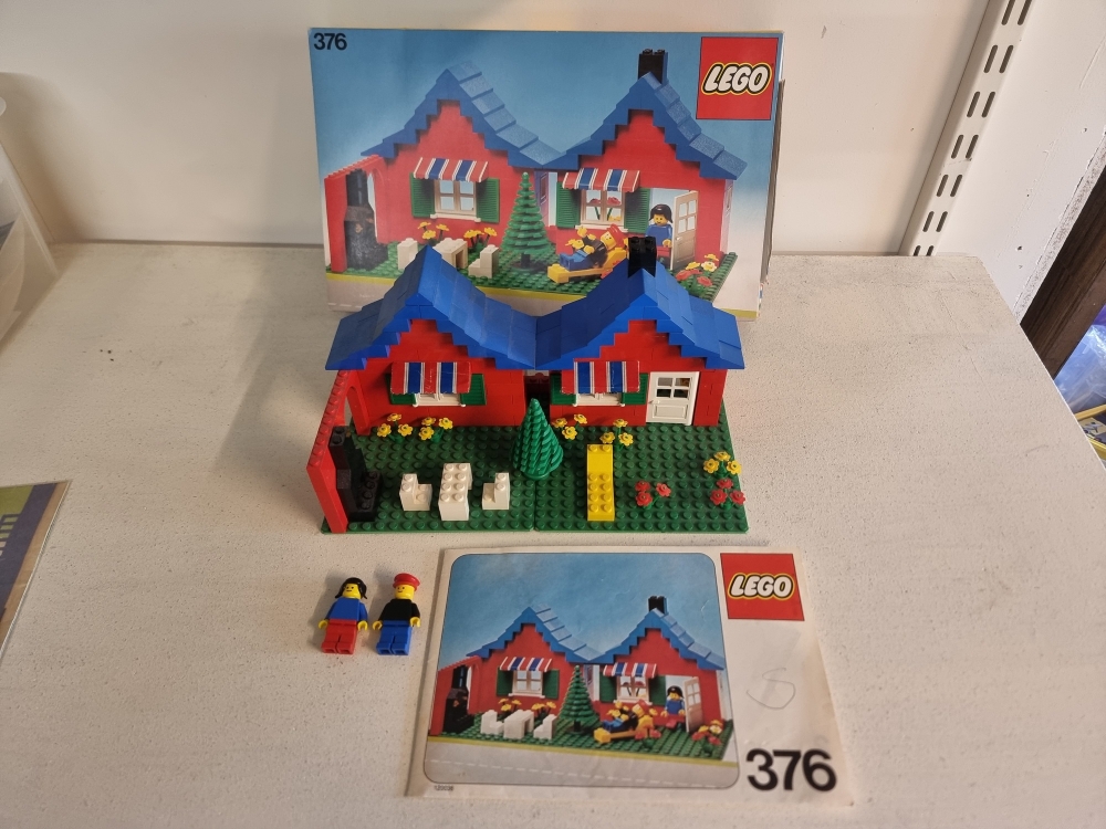Sett 376 fra Lego Classic Town serien.
Pent sett.
Komplett med manual og eske.