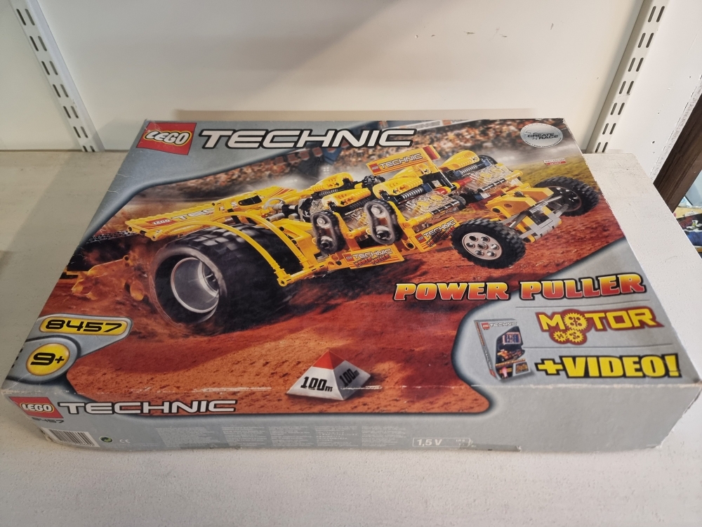 Sett 8457 fra Lego Technic serien.
Meget pent
Komplett med manual, eske og VHS